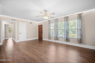 2410 Pine Ct N in Beaufort, SC - Foto de edificio - Building Photo