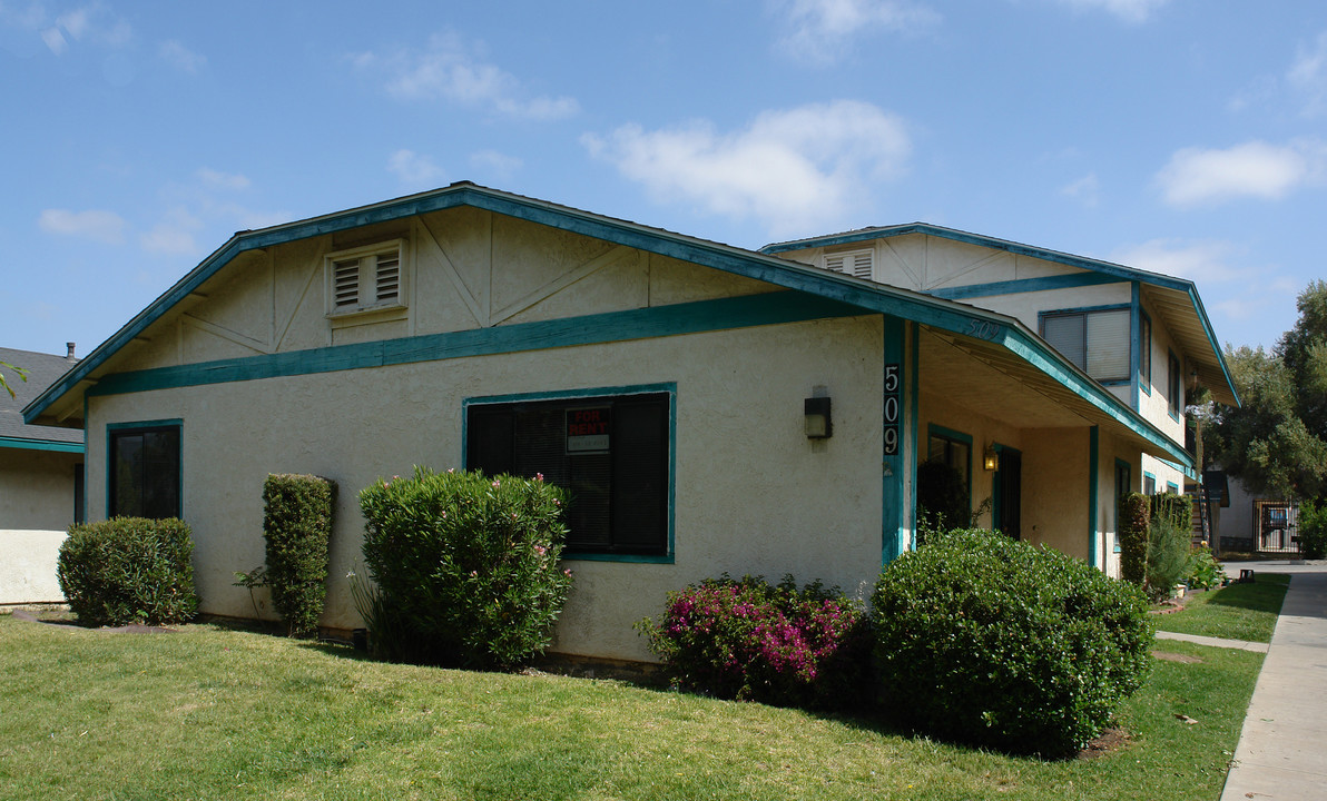 509 W Limited St in Lake Elsinore, CA - Building Photo