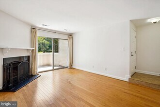 18210 Chalet Dr in Germantown, MD - Building Photo - Building Photo