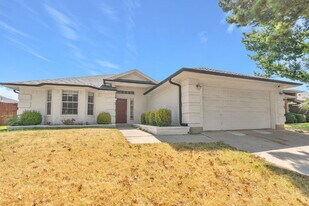 691 Montana Ct N in Keller, TX - Building Photo