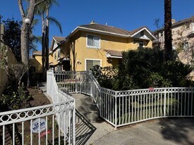 451 S Oakland Ave in Pasadena, CA - Building Photo