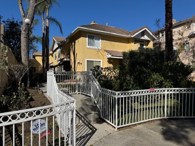 451 S Oakland Ave, Unit 8 in Pasadena, CA - Foto de edificio
