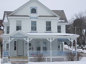 77 Broad St in Lyons, NY - Foto de edificio