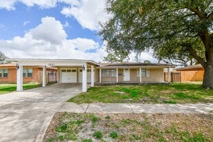 1907 Lafferty Rd in Pasadena, TX - Building Photo