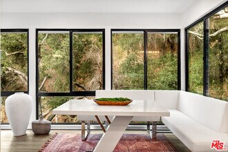2350 Benedict Canyon Drive in Beverly Hills, CA - Building Photo - Building Photo
