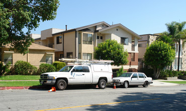 632 E Orange Grove Ave in Burbank, CA - Foto de edificio - Building Photo