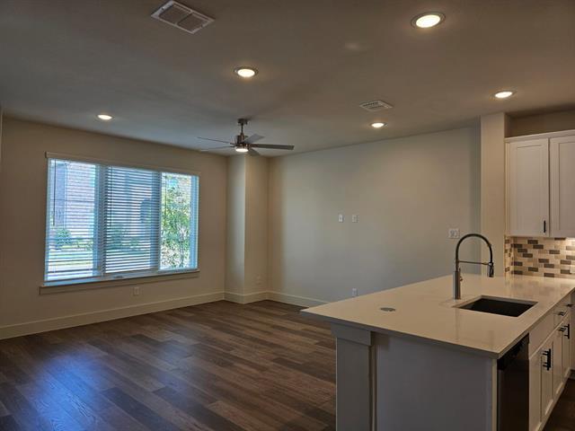 4742 Smokey Quartz Ln in Arlington, TX - Foto de edificio - Building Photo