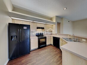 1851 Burgess Hill Dr E in Jacksonville, FL - Building Photo - Building Photo