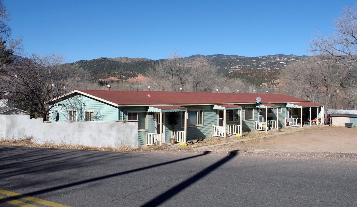 111 Crystal Park Rd in Manitou Springs, CO - Building Photo