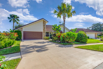 12870 La Rochelle Cir in West Palm Beach, FL - Foto de edificio - Building Photo