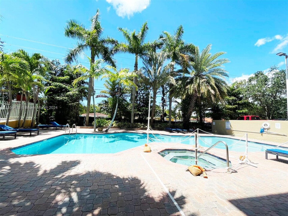 3500 Coral Way in Coral Gables, FL - Building Photo