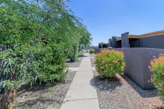 Aqua Apartments in Tempe, AZ - Foto de edificio - Building Photo