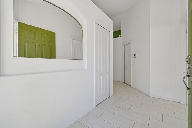 7527 Oxford Garden Cir in Apollo Beach, FL - Building Photo - Building Photo