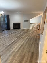 604 Woodhaven Dr in Edison, NJ - Building Photo - Building Photo