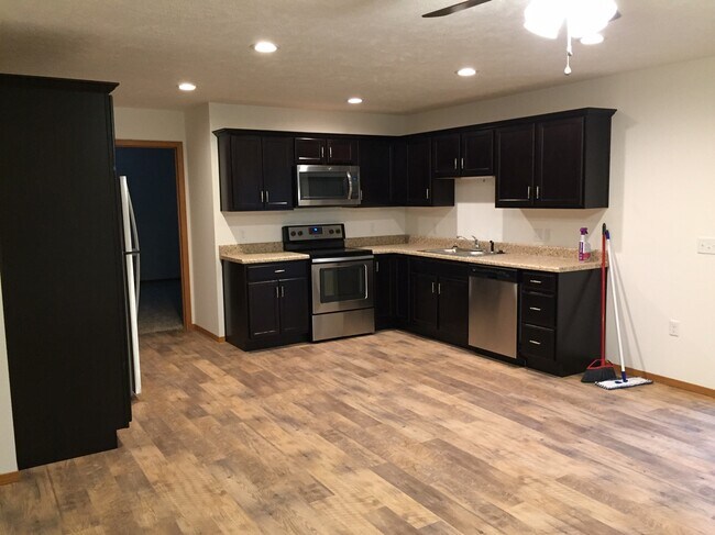 property at 1003 N Missouri Dr