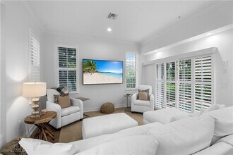 991 8th St S in Naples, FL - Building Photo - Building Photo