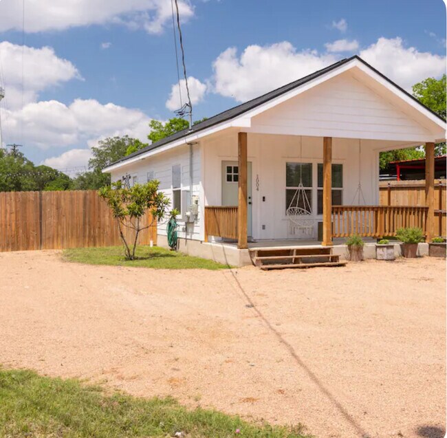 1004 13th St Rentals in Blanco, TX