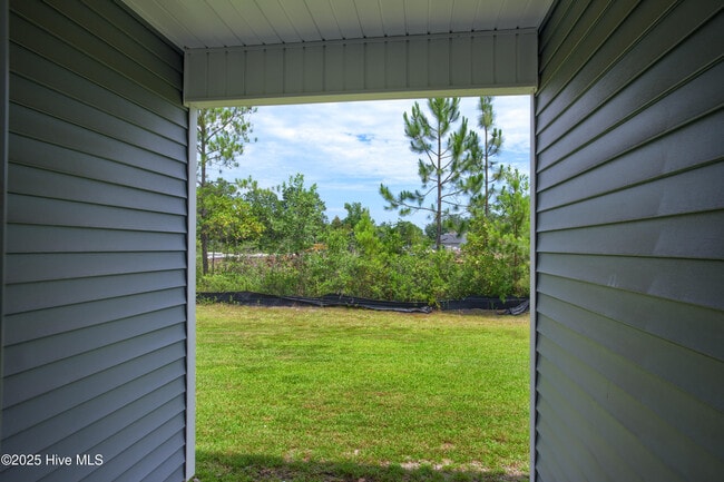 329 S Stingray Ln in Sneads Ferry, NC - Building Photo - Building Photo