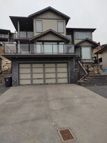 1384 Feedham Ave in Kelowna, BC - Building Photo