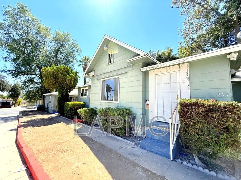 359 E Washington Blvd in Pasadena, CA - Building Photo