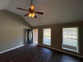 128 Chinaberry Ln in Alabaster, AL - Building Photo - Building Photo