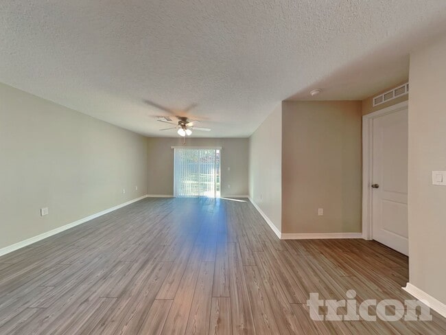 12 Ponderosa Ln in Palm Coast, FL - Foto de edificio - Building Photo