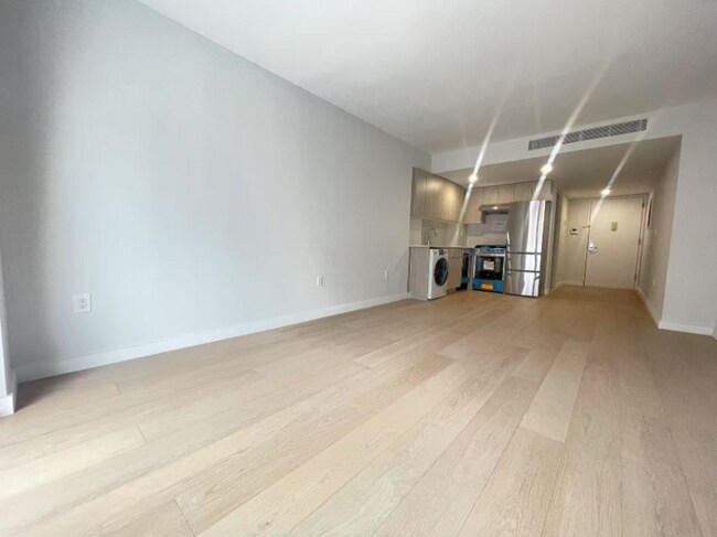136-80 41st Ave-Unit -4G in Queens, NY - Building Photo - Building Photo