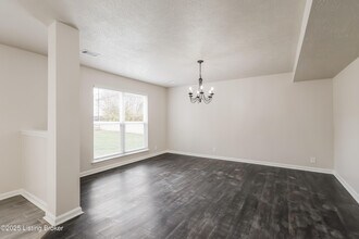 10102 Spring Gate Dr in Louisville, KY - Building Photo - Building Photo