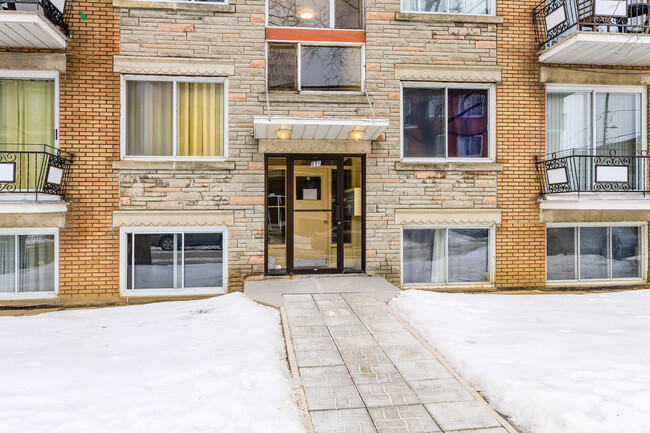 591 23E Av in Montréal, QC - Building Photo - Building Photo