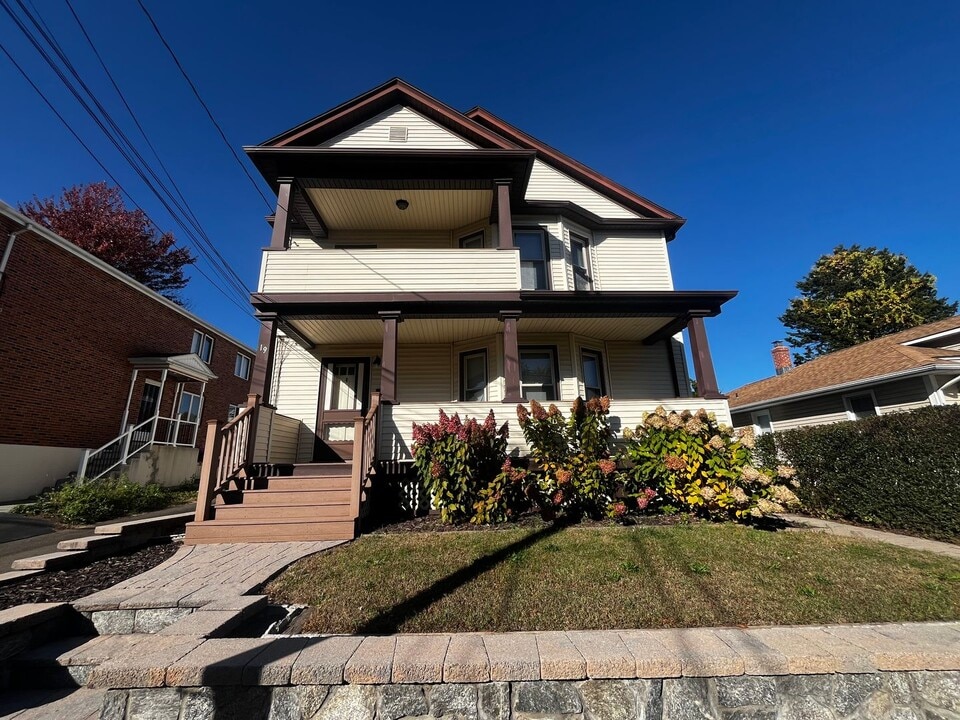 19 Pulaski St in New Britain, CT - Building Photo