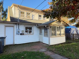 74 S Pitt St in Manheim, PA - Building Photo