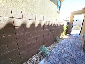 11560 Salt Creek Ave in Las Vegas, NV - Foto de edificio - Building Photo