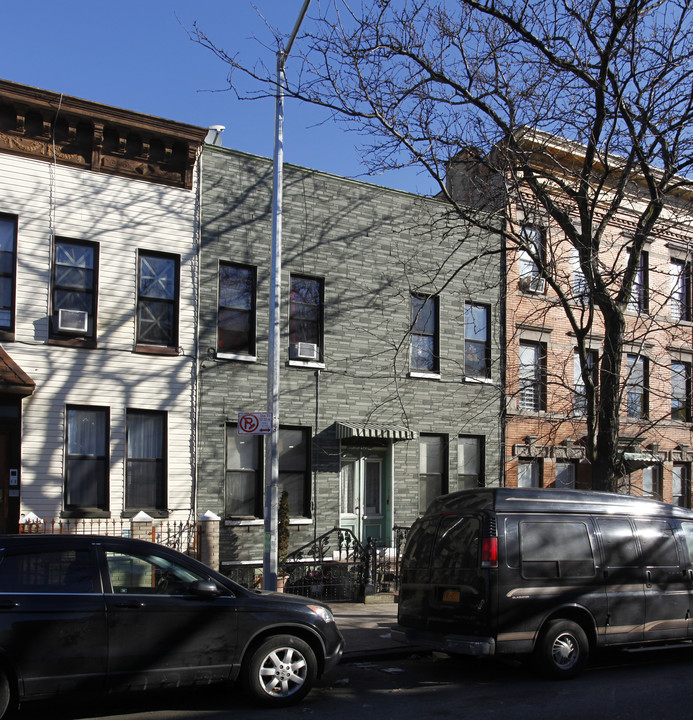 163 Irving Ave in Brooklyn, NY - Building Photo