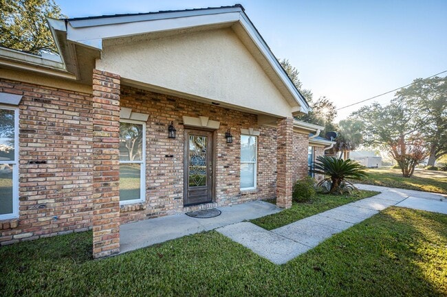 2490 S Shore Dr in Biloxi, MS - Building Photo - Building Photo