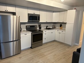 7231 E Chester Heights Cir in Anchorage, AK - Foto de edificio - Building Photo