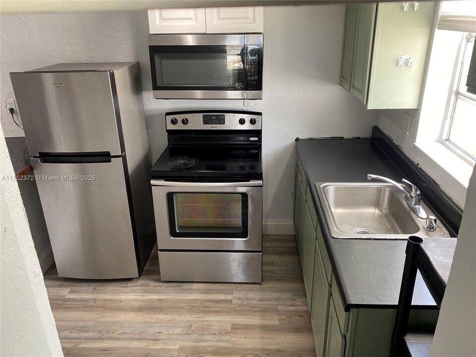 7131 Taft St in Hollywood, FL - Building Photo