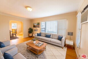 8537 Cashio St in Los Angeles, CA - Building Photo