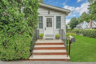 10 Carman Rd in Scarsdale, NY - Building Photo