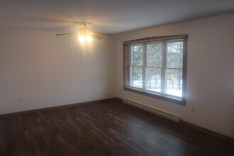 73 Rancourt Rd, Unit B in Winterport, ME - Foto de edificio - Building Photo