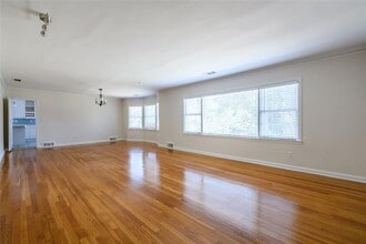 1205 Spring Valley Ln NE in Atlanta, GA - Building Photo - Building Photo