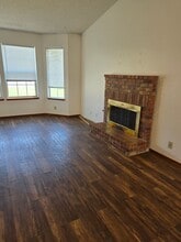 948 Rosewood Ln in Lemoore, CA - Building Photo - Building Photo