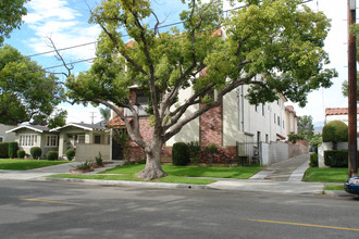 1109 E California Ave in Glendale, CA - Building Photo - Building Photo