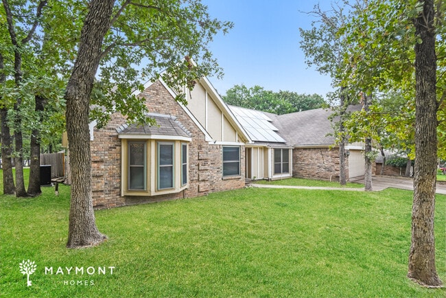 1009 Woodridge Dr in Azle, TX - Foto de edificio - Building Photo
