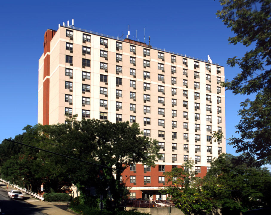 Finian Sullivan Tower in Yonkers, NY - Foto de edificio