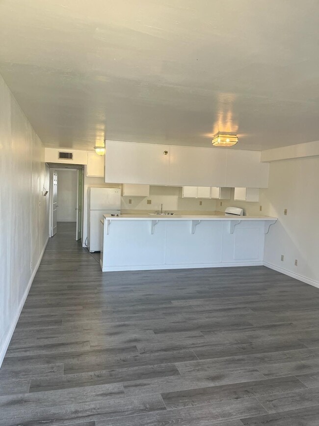 Cedar Park Apartments in Alhambra, CA - Foto de edificio - Building Photo