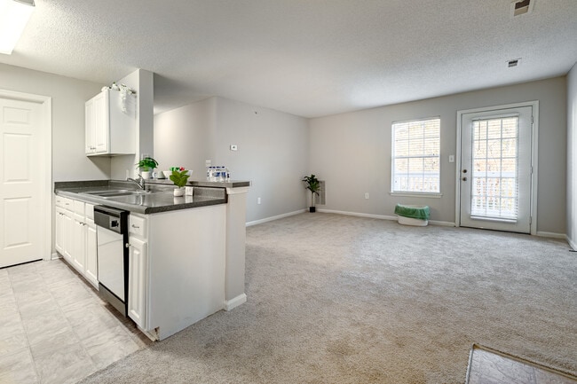 Summerland Heights Apartments in Woodbridge, VA - Foto de edificio - Interior Photo