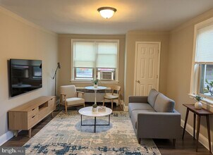 1017 N York Rd in Willow Grove, PA - Foto de edificio - Building Photo