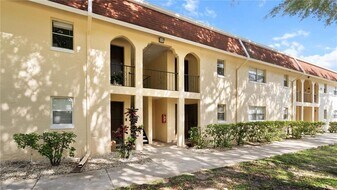 106 W San Sebastian Ct in Altamonte Springs, FL - Building Photo