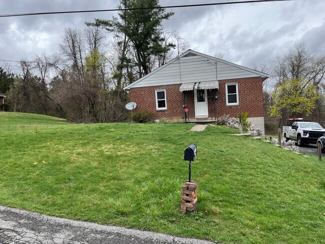 property at 907 N Pine St