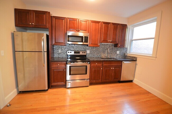 35 St Paul St in Brookline, MA - Building Photo - Building Photo